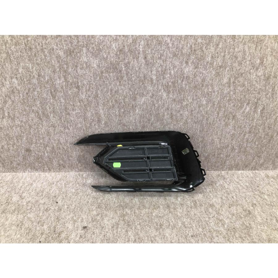 フォルクスワーゲン アルテオン R-LINE バンパーグリル 右 3G8807234