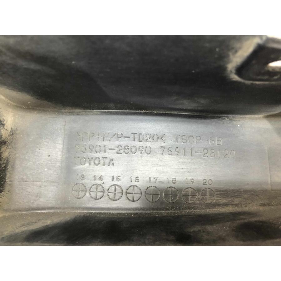ノア ヴォクシー ZRR80 80系 右フェンダープロテクター 76901-28090