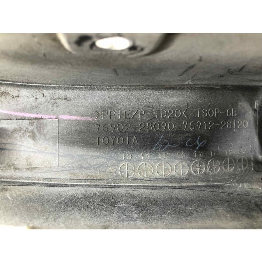 トヨタ ヴォクシー ZRR80 ZWR80 80系 フロント左マッドガード 76902