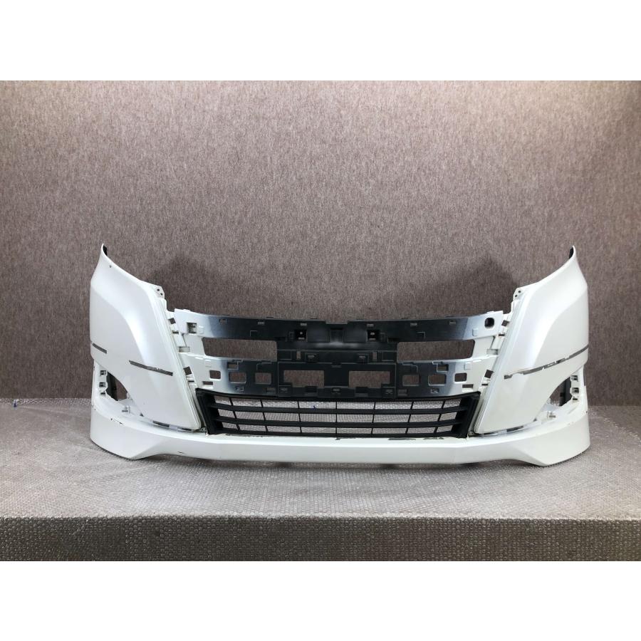 トヨタ　エスクァイア　フロントバンパー ZRR80G/ZRR85G/ZWR80G トヨタ ノア/エスクァイア 80系 ZRR80G/ZRR85G/ZWR80G 後期 純正