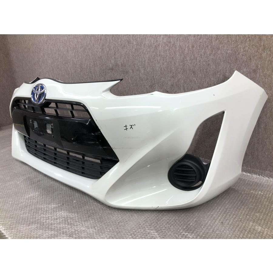 トヨタ アクア NHP10 中期 フロントバンパー 52119-52A10 グリル付き