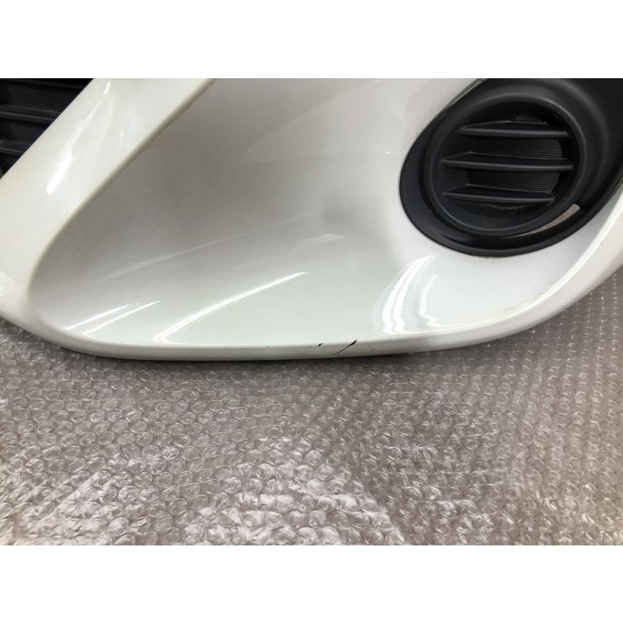 トヨタ アクア NHP10 中期 フロントバンパー 52119-52A10 グリル付き