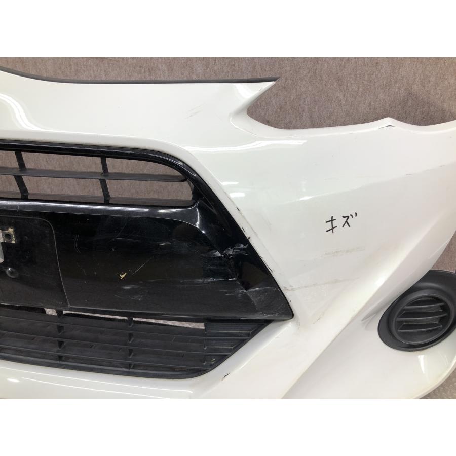 トヨタ アクア NHP10 中期 フロントバンパー 52119-52A10 グリル付き