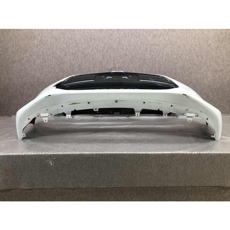 トヨタ アクア NHP10 中期 フロントバンパー 52119-52A10 グリル付き