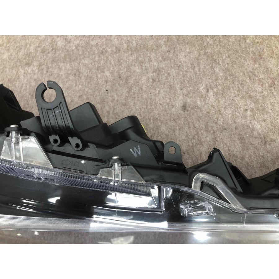A*l様 カローラツーリング　スポーツ　右ヘッドライト 磨き済み トヨタ LED MZEA12H カローラ スポーツ ツーリング 右ヘッド