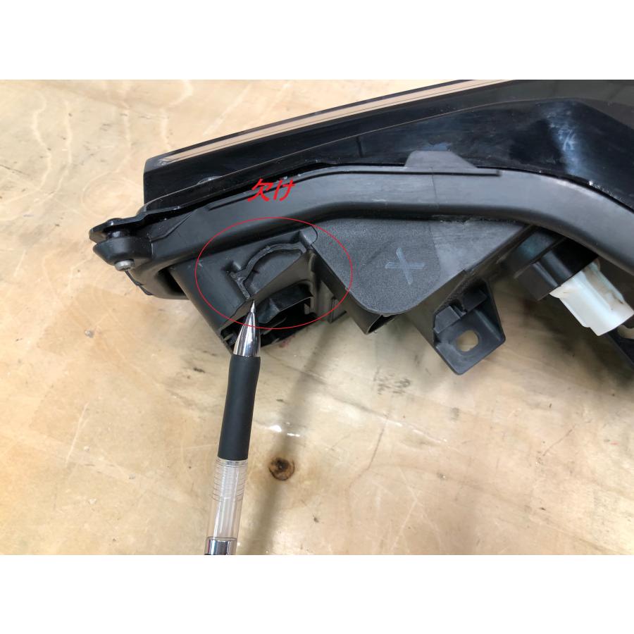 磨き済み トヨタ プリウス ZVW60 ZVW65 MXWH60 MXWH65 右ヘッドライト