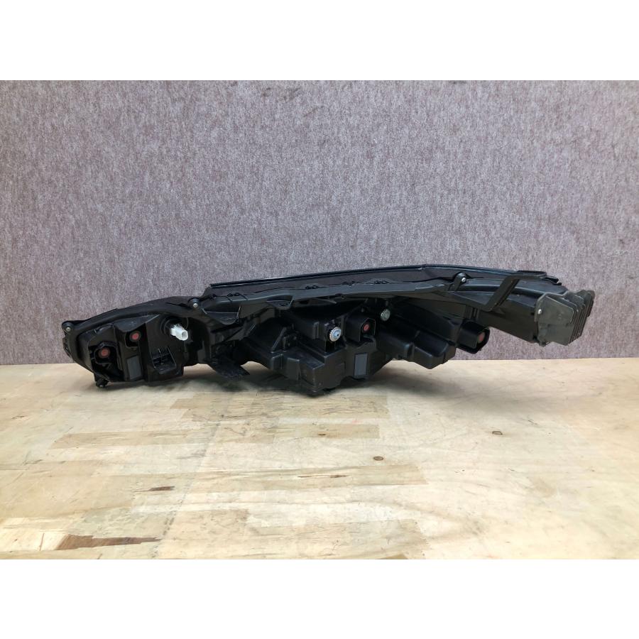 磨き済み トヨタ プリウス ZVW60 ZVW65 MXWH60 MXWH65 右ヘッドライト