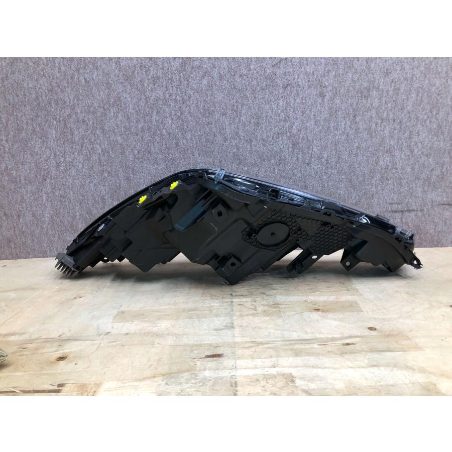 磨き済み トヨタ プリウス ZVW60 ZVW65 MXWH60 MXWH65 右ヘッドライト