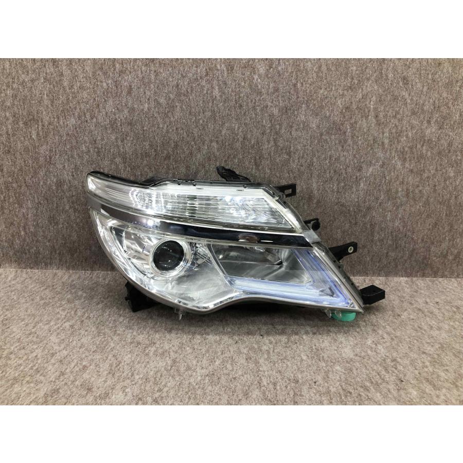日産セレナ　右ヘッドライト【純正　値下げしました】 磨き済み 日産 セレナ ハイウェイスター C26 後期 純正 右 ヘッド