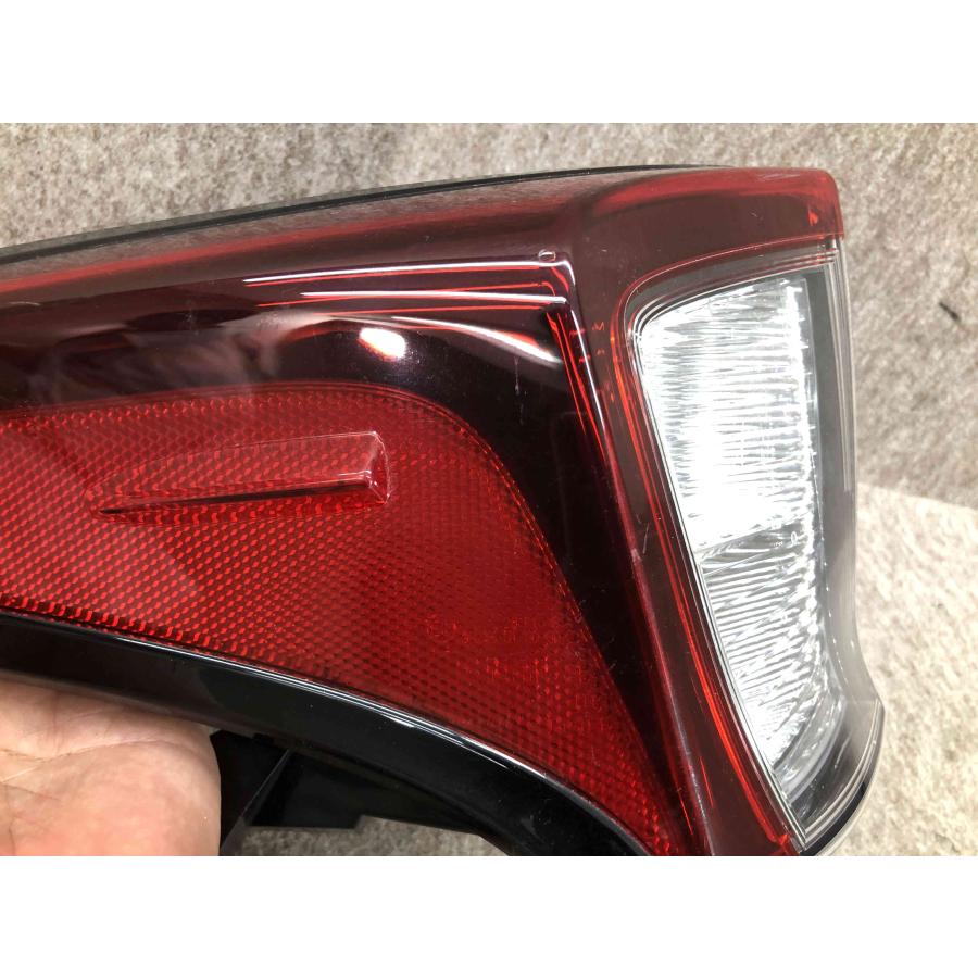 プリウス 50系 後期 左テールランプ ICHIKOH 47-111 ZVW51/ZVW55 プリウス 50系 後期 左テールランプ ICHIKOH 47-111 ZVW51/ZVW55