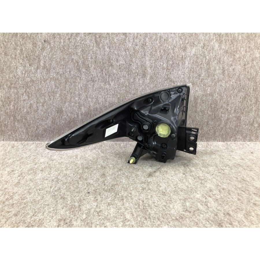 磨き済み プリウス ZVW50/ZVW51/ZVW55 純正 右テールランプ/右テール