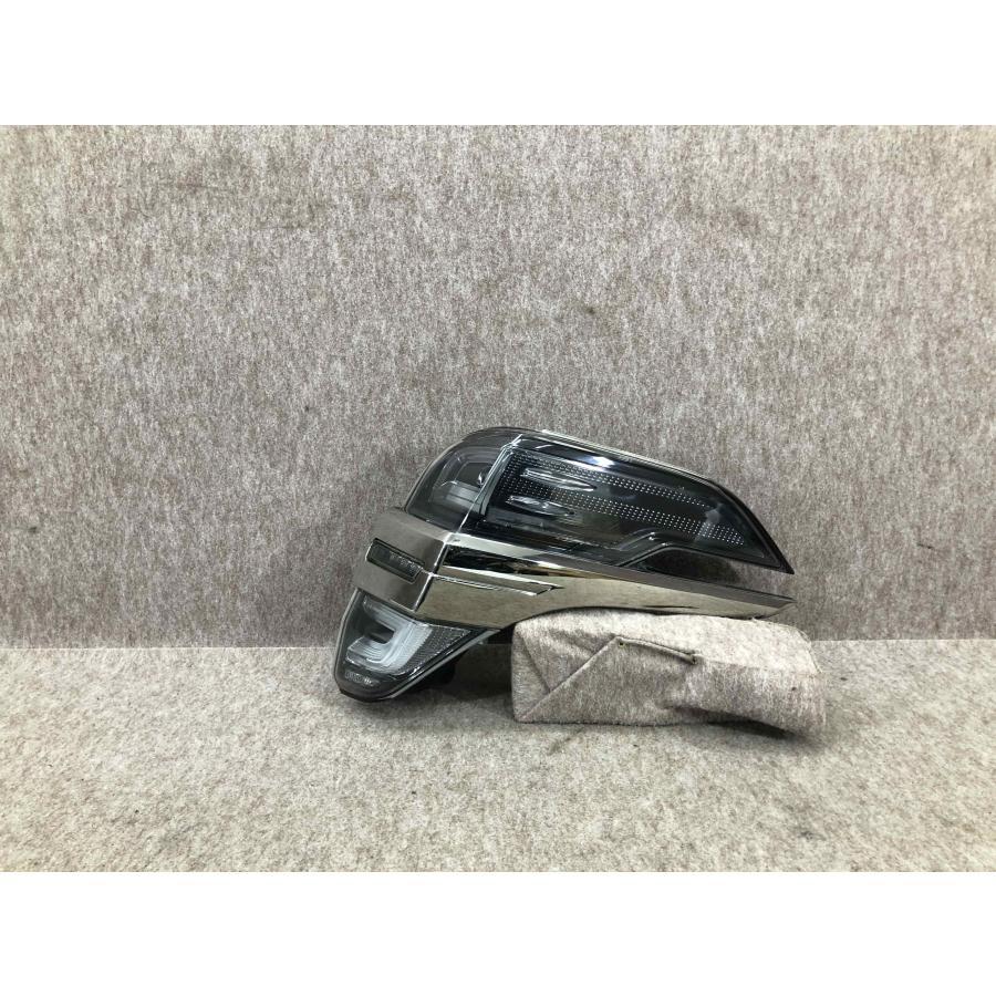 美品　後期 LED AGH30W 30アルファード 右テールランプ　58-81 磨き済み AGH30W 30系 ヴェルファイア 後期 純正 右 LED テールランプ