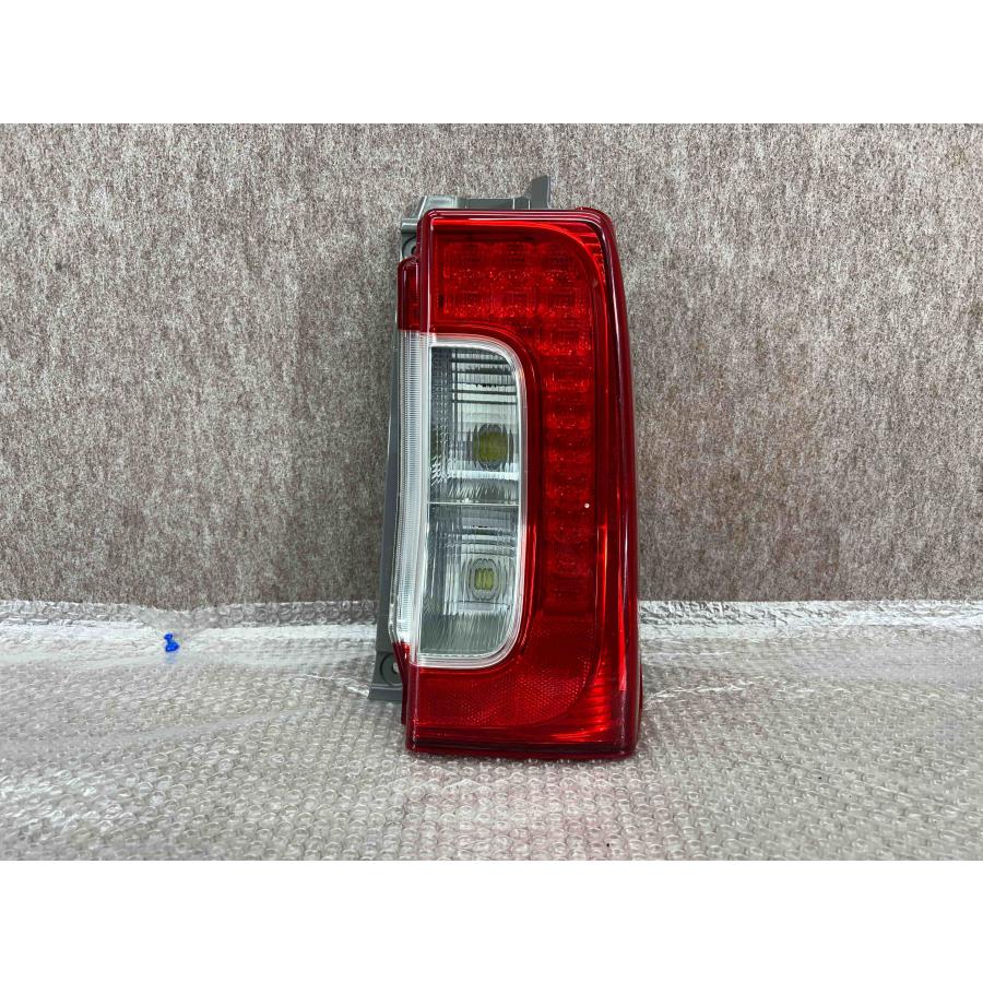美品 磨き済み ダイハツ LA610S LED LA600S タント 右テールライト 