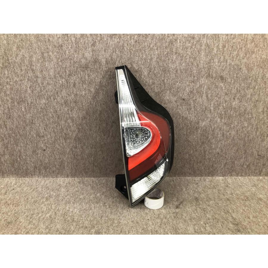 磨き済み アクア NHP10 後期 純正 テールランプ 右 STANLEY52-309
