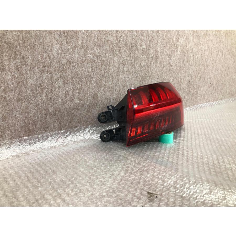 美品 磨き済み アウディ A7 スポーツバック F2D 4K 純正 LED 右