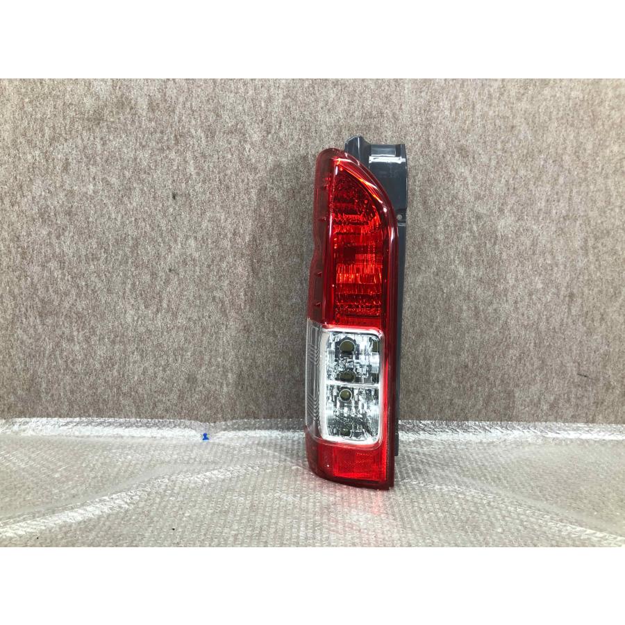 美品 磨き済み トヨタ ハイエース 200系 4/5/6/7型 純正 左 テール