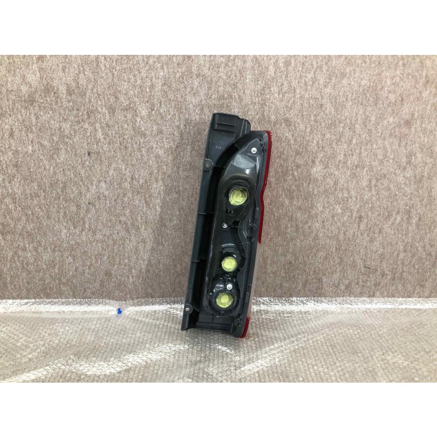 美品 磨き済み トヨタ ハイエース 200系 4/5/6/7型 純正 左 テール