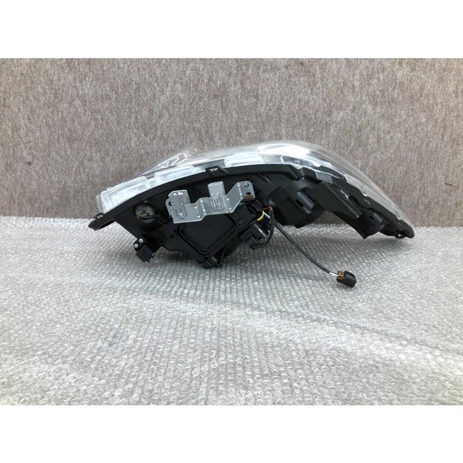80 前期 ノア　エスクァイア 左 LED ヘッドライト 磨き済み ノア エスクァイア 80 前期 純正 LED ヘッドライト 左 ヘッド