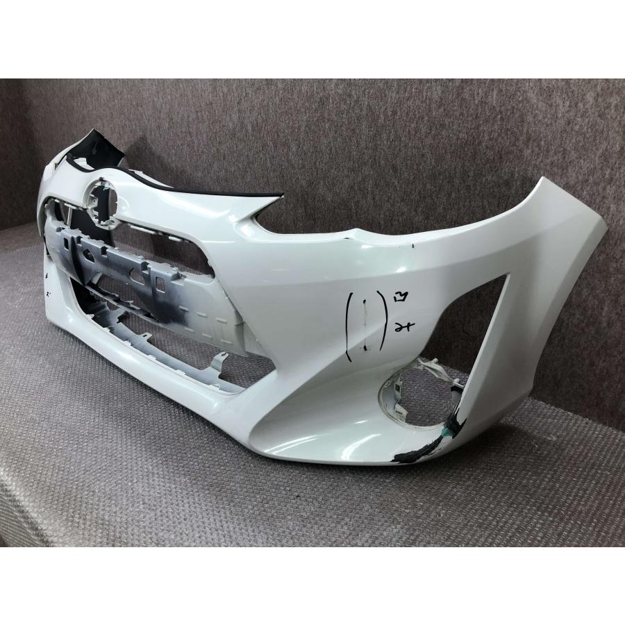 トヨタ アクア NHP10 中期 純正 フロントバンパー 52119-52A10