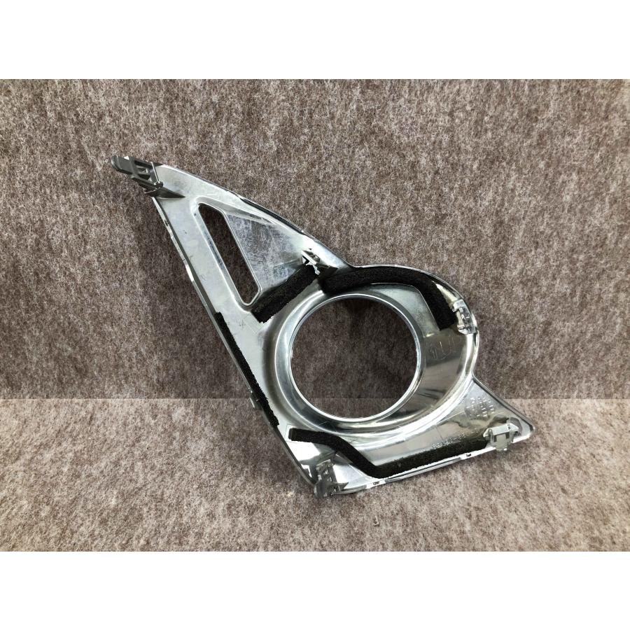 AVV50 前期 カムリ 純正フロントバンパーフォグランプカバー 左 左側