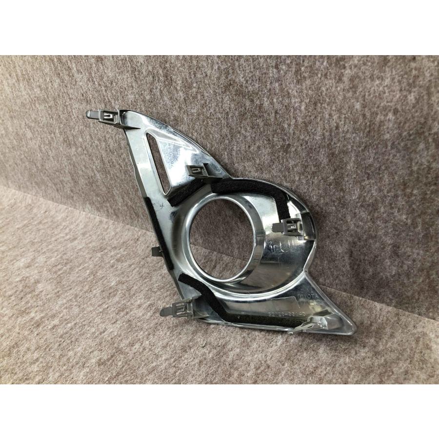 AVV50 前期 カムリ 純正フロントバンパーフォグランプカバー 左 左側