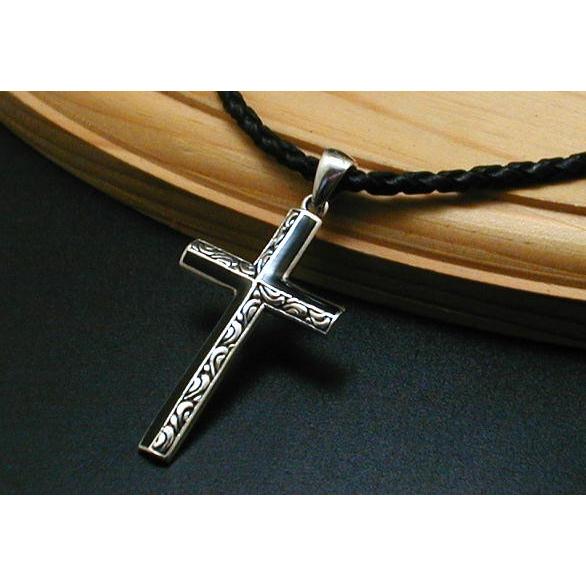 アラベスクとオニキスのシルバークロスネックレス（本革紐付き）十字架ネックレス メンズネックレス シルバーネックレス 革ひもネックレス | 