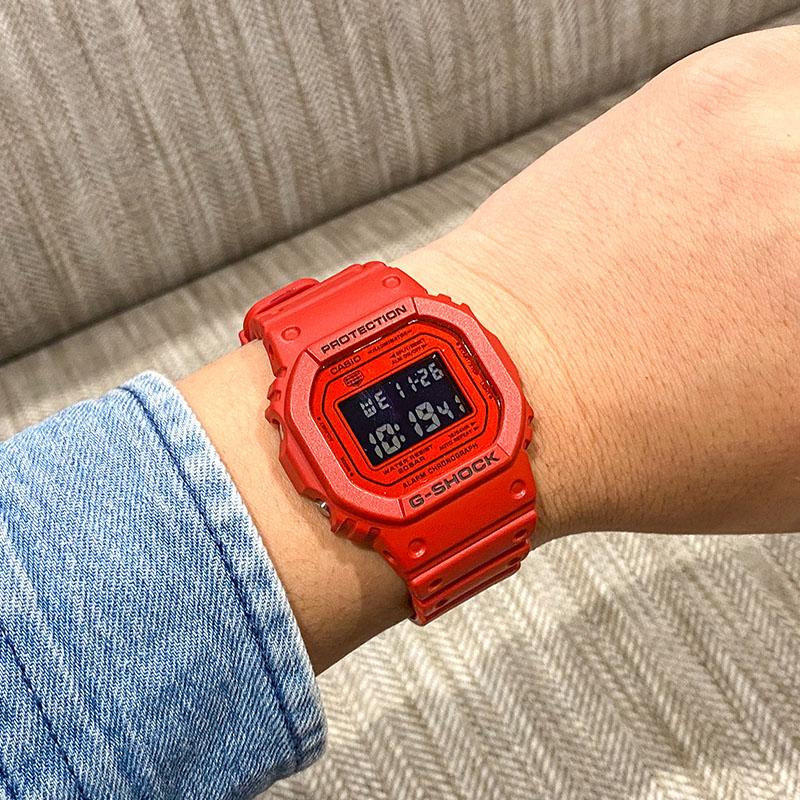 カシオ Gショック G-SHOCK DW-5600RRB-4JF 男性 5600シリーズ 爆買の画像