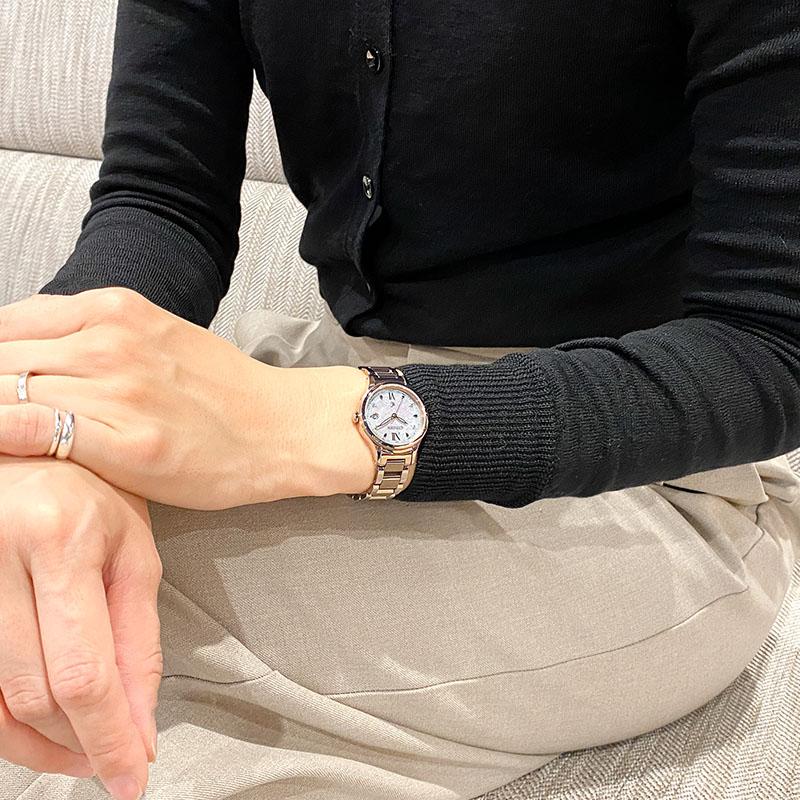 シチズン クロスシー ヒカリコレクション SAKURA限定モデル CITIZEN xC hikari collection ES9498-77N レディース 30周年アニバーサリー 爆買の画像