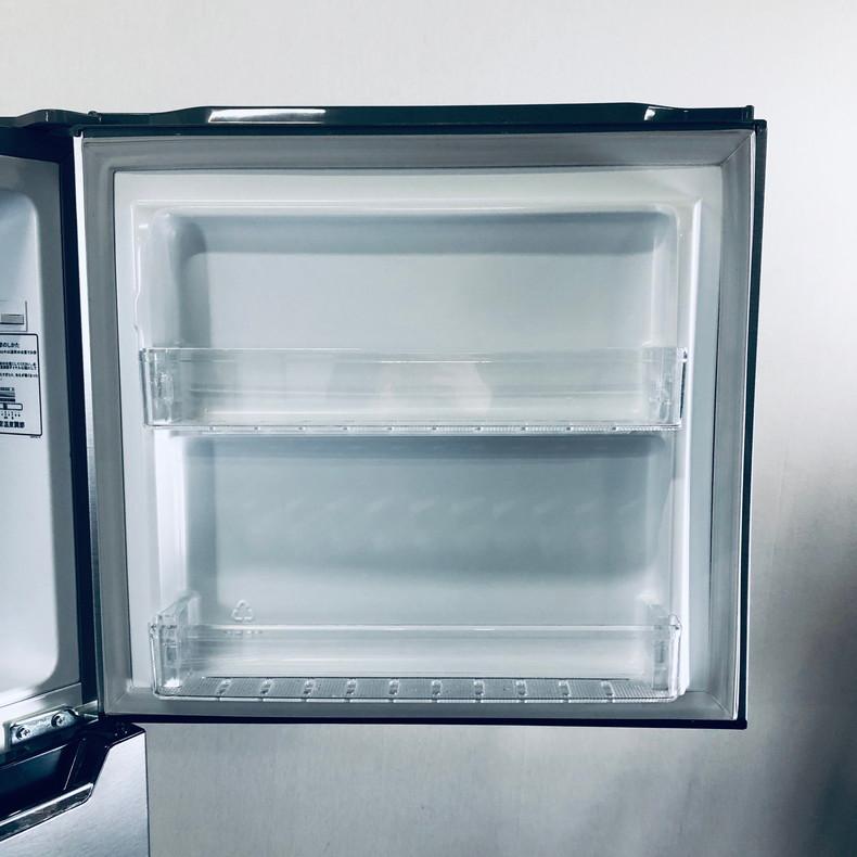 ☆中古￥19,800！Hisense 227㍑2ドア冷蔵庫 家電 HR-B2302型 2020年製