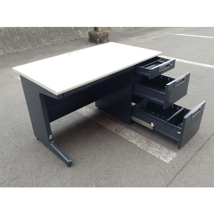 中古品 plus 事務机 横1200×奥700×高700 鍵付き2台と鍵なし2台入荷しました☆ 鍵付き￥14800 鍵なし￥11800 中古品 plus 事務机 横1200×奥700×高700 鍵付き2台と鍵なし2台入荷しま