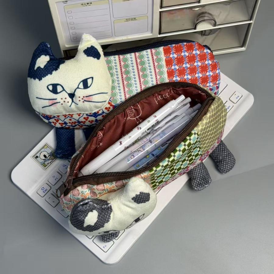 ハンドメイド　猫刺繍デザインのペンケース ペンケース レザー調 猫刺繍デザイン 多機能 コンパクト 文房具収納