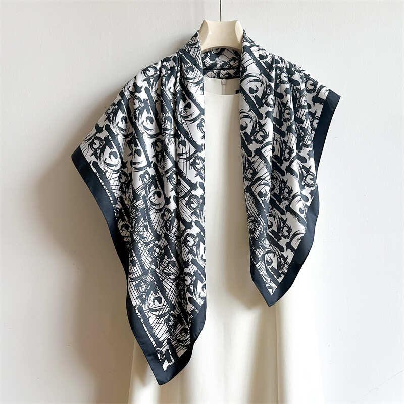 LEONARD モノクロ幾何学模様スカーフ LEONARD モノクロ幾何学模様