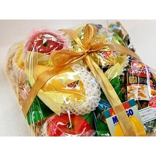 お祝、お礼、法事のお供えに！静岡クラウンメロン入り フルーツ てんこ盛り デラックス かごもり 籠盛 もり籠 お盆 新盆 初盆 お彼岸     商品情報    色とりどりのフルーツを平らな籐のかごに盛り合わせたボリューム満点の豪華なセット。ラッピングリボンの色を選べるので、お祝 G1376294748(12025円)