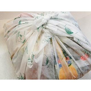 お祝、お礼、法事のお供えに！静岡クラウンメロン入り フルーツ てんこ盛り デラックス かごもり 籠盛 もり籠 お盆 新盆 初盆 お彼岸     商品情報    色とりどりのフルーツを平らな籐のかごに盛り合わせたボリューム満点の豪華なセット。ラッピングリボンの色を選べるので、お祝 G1376294748(12025円)