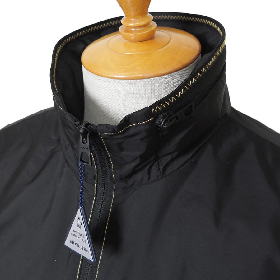 モンクレール MONCLER ジャケット メンズ ARRAKIS 1A00114 53A5E 999 ウインドブレーカー レインコート ステッチ ロゴパッチ ブラック 2026年春夏新作の画像