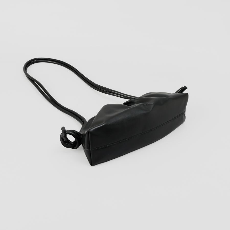 OLEND 　ブラックナイロンショルダーバッグ オレンド OLEND OLEND ショルダーバッグ LARGE NINA BAG