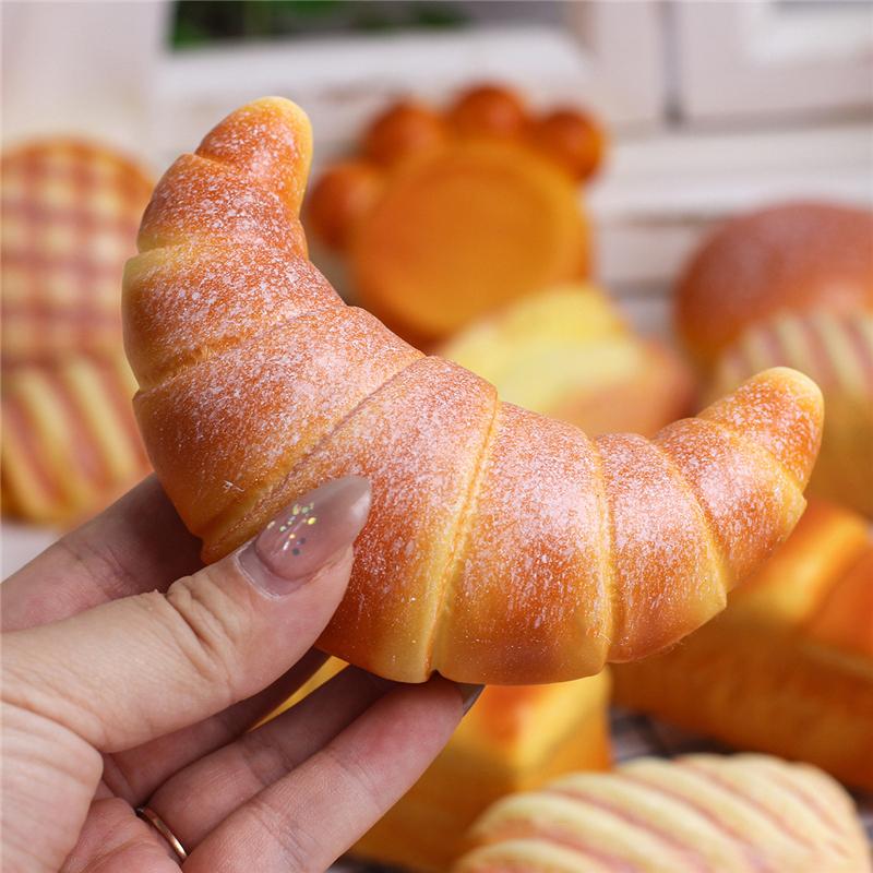 食パンスクイーズ【3個ご購入で2個プレゼント】ふわもち低反発 パン