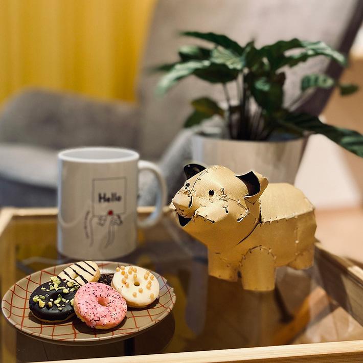 本革 レザークラフト 革で作る こぶた 子豚 初心者 キット 工作 糸 道具付き ハンドメイド 趣味 革小物 革雑貨 革細工 革模型 送料無料 No.808629 |  | 09