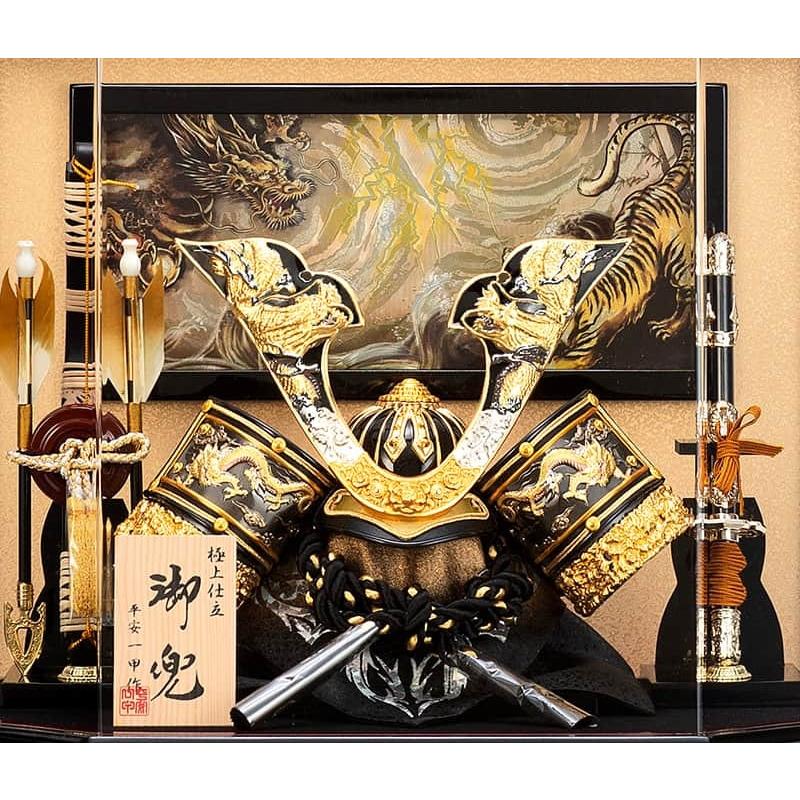 五月人形 兜ケース飾り 兜飾り 平安一甲作 聖 8号 黒／白檀 六角
