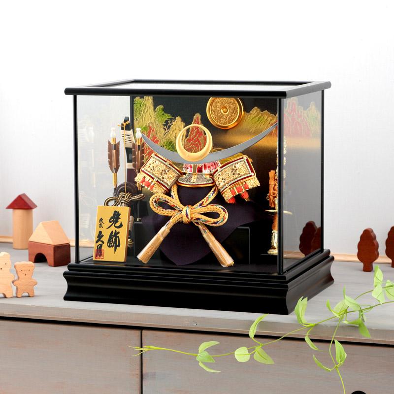 上杉謙信　東京久月　五月人形　兜飾り木目六角パノラマクリルケース入 五月人形】兜飾り ケース飾り「上杉謙信 障子付竹虎六角アクリル