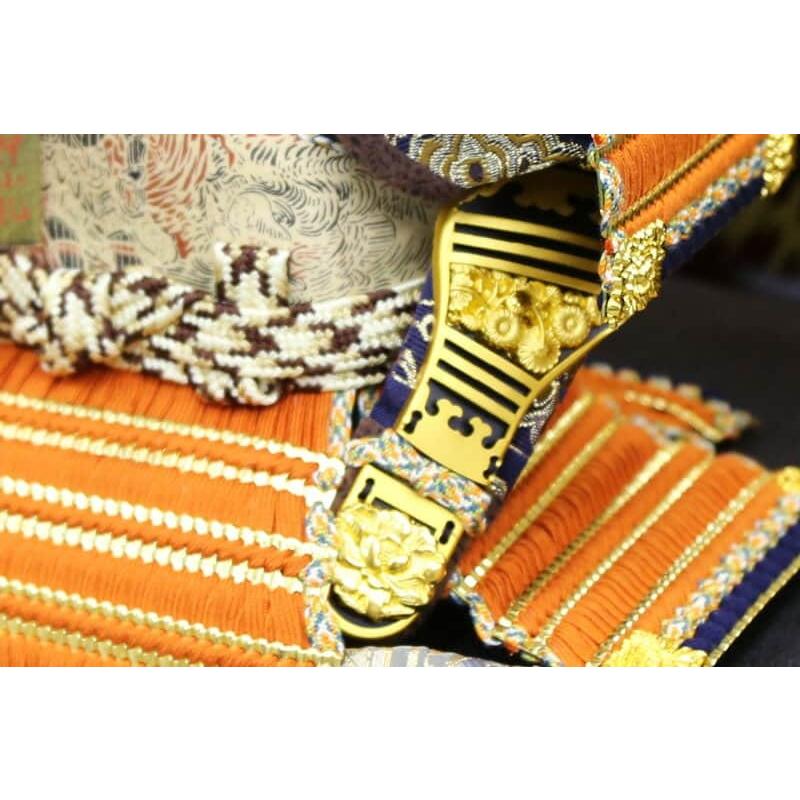 久月 五月人形 鎧平飾り 鎧飾り 高床飾り 鈴木利光作 本金箔押 正絹朱