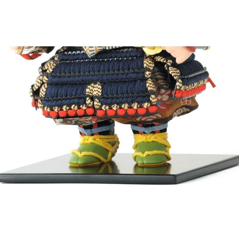 【100周年記念祭】五月人形 コンパクト 幸一光 松崎人形 子供大将飾り 平飾り 翔 しょう 黒小札 紺糸威 黒艶消塗台 鯉幟付 YaekoProject h085-koi-580aの画像
