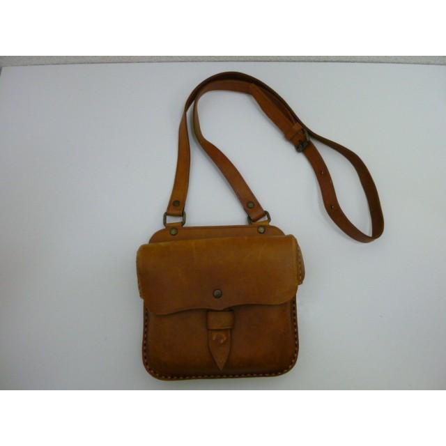 角型　レザーショルダーバッグ　中古　革　皮　本革　ネイティブアメリカン　インディアン　リメイク