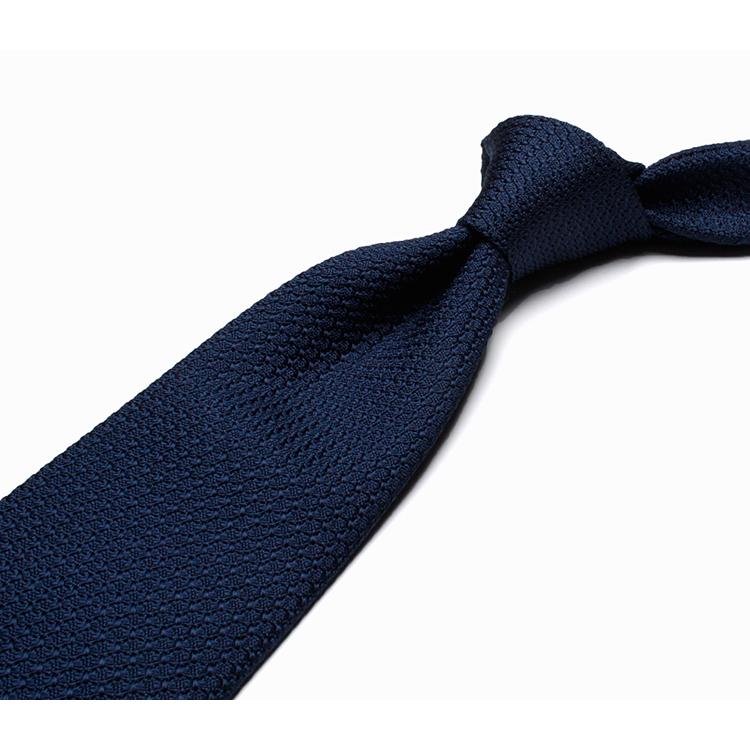 ドレイクス　ネイビーネクタイ Drake's／ネイビータイのシーンとスタイリング別、春の合わせ方