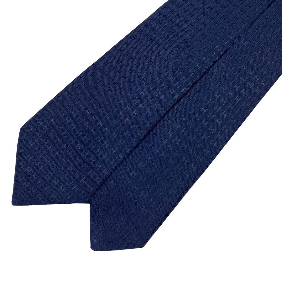 国内完売商品【新品】エルメス HERMES ネクタイ シルクツイルタイ 7CM《FACONNEE H》ネイビー ブルー 総柄 ロゴ H柄 プレゼント ギフト メンズ 男性 H030289T 11の画像