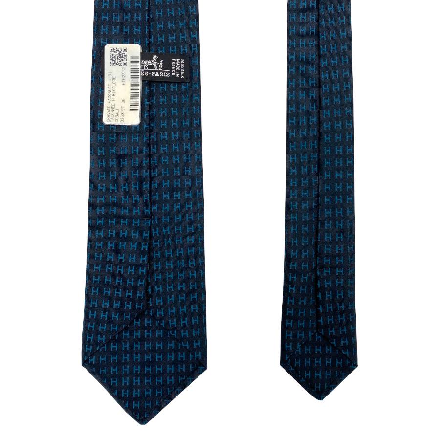 国内完売商品【新品】エルメス HERMES ネクタイ H織りタイ 7CM《ファソネ H》ブラック コバルトブルー 総柄 ロゴ H柄 プレゼント ギフト メンズ 男性 H036322T36の画像