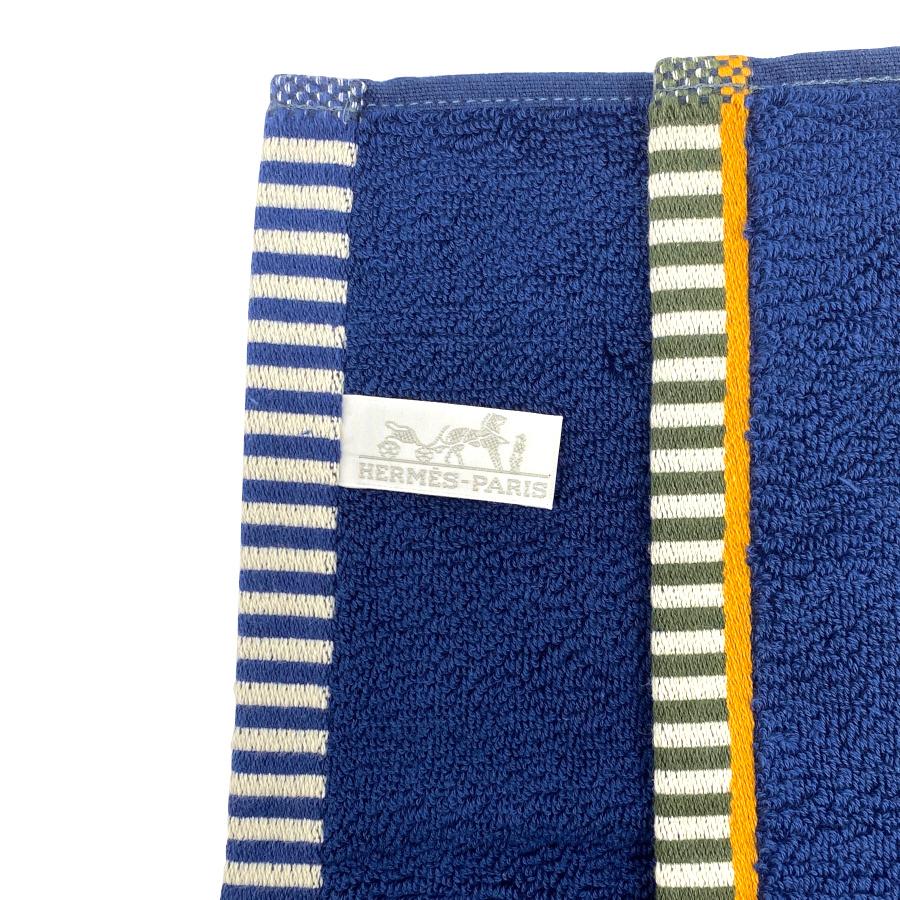 【新品】エルメス HERMES タオル カレ・タオル《 ヴィス・ヴェルサ 》マリン / タン コットン ネイビー 紺 ブルー 青 ハンドタオル ハンカチ ギフト H103847M 01の画像