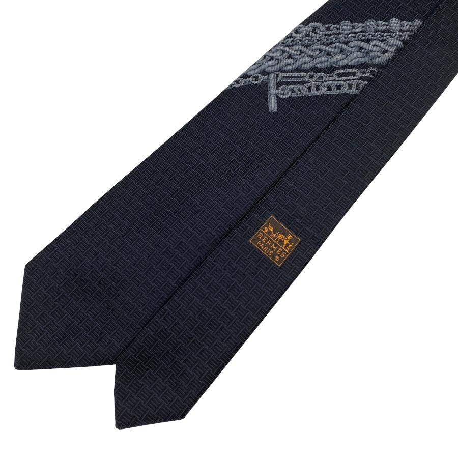【新品】エルメス HERMES ネクタイ シルクタイ7cm《 シュヴァル・ヘヴィメタル 》ブラック ダークグレー 黒 灰色 プレゼント ギフト メンズ 男性 H334295T 01の画像