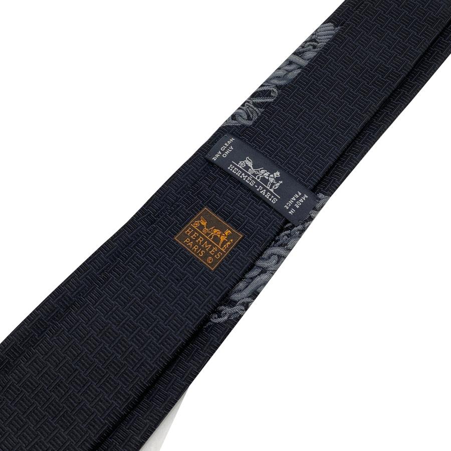【新品】エルメス HERMES ネクタイ シルクタイ7cm《 シュヴァル・ヘヴィメタル 》ブラック ダークグレー 黒 灰色 プレゼント ギフト メンズ 男性 H334295T 01の画像