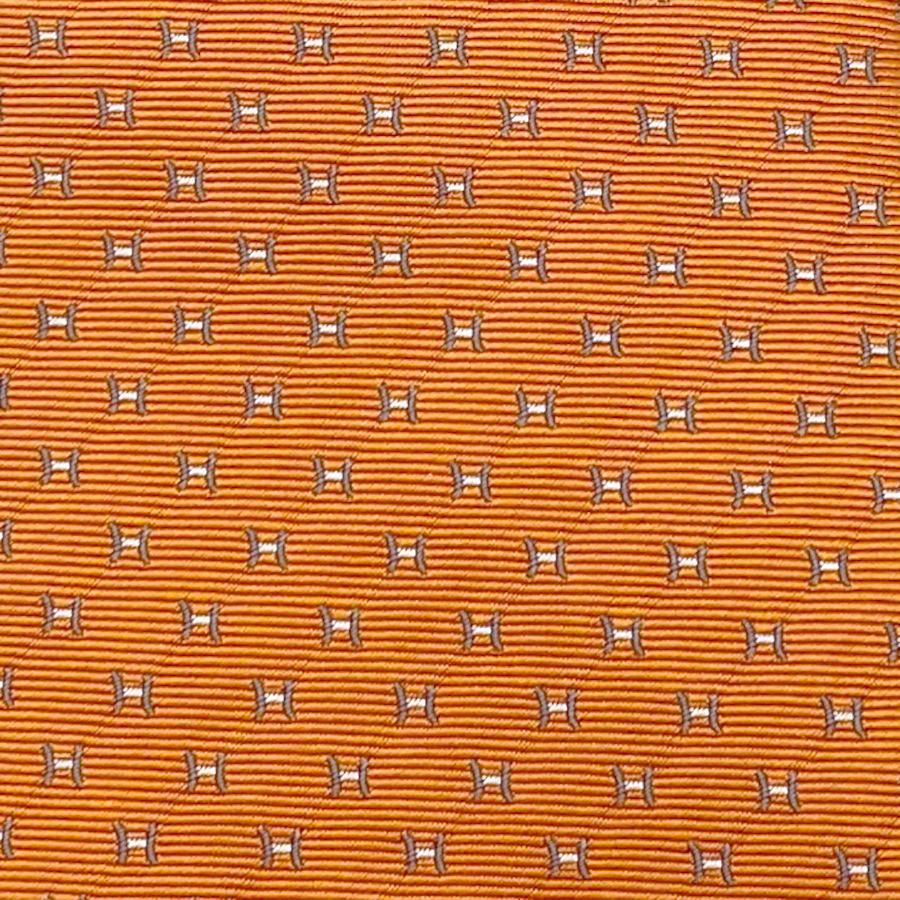 国内完売商品【新品】エルメス HERMES ネクタイ ヘヴィシルクタイ 8CM《ファインH》橙色 灰色 ホワイト 白 ギフト プレゼント 男性 メンズ H659290 T08の画像